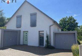 Haus- und Garagenansicht