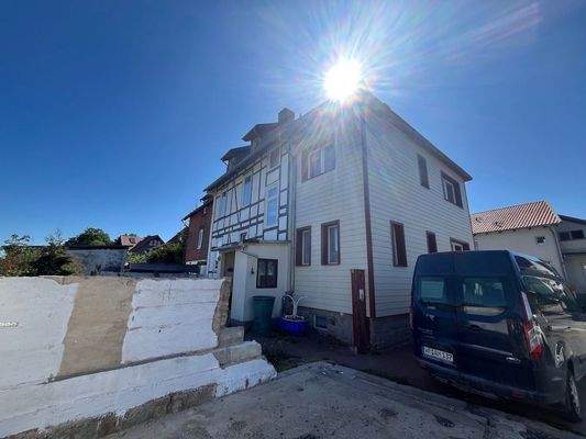 004020156800_302_350_02102025030242632