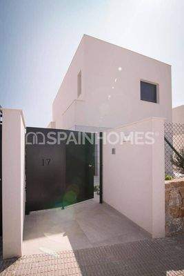 Private Villas with Pool in Los Montesinos Next to Park