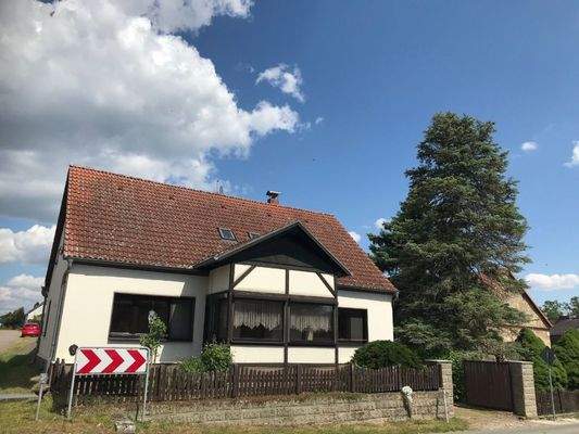 Straßenansicht Wohnhaus