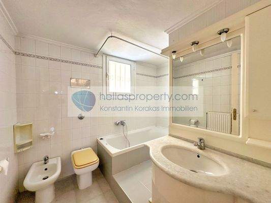 0f5a48ac3df540f49f3d8a15eaa63373-original