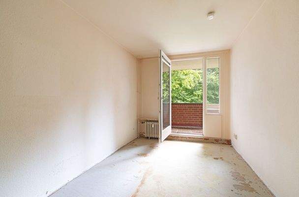 Potentielles Kinderzimmer mit Balkonaustritt