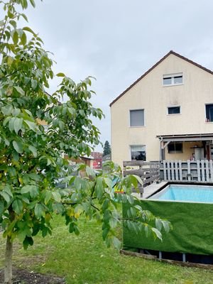 Garten mit Pool