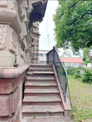 Aufgang zum 2. Eingang