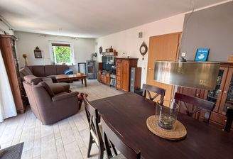 Wohnzimmer mit Essbereich