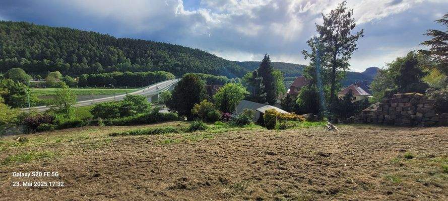 Blick vom Grundstück auf den Zirkelstein und Brück