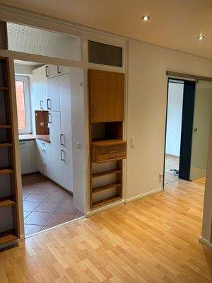 Flur m. Blick in Küche.JPG