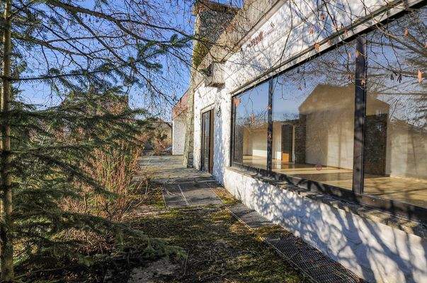 Große Fensterfronten im ganzen Haus