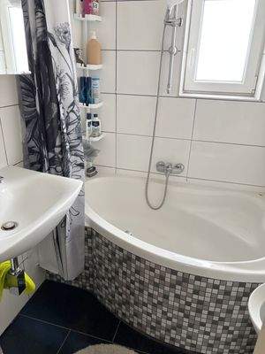 .. schöne Eckbadewanne !