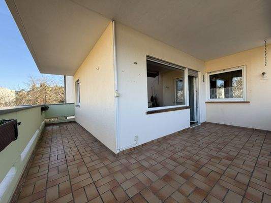 Balkon mit elektrischer Markise