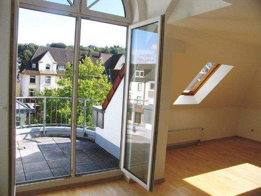 Wohnbereich + Balkon