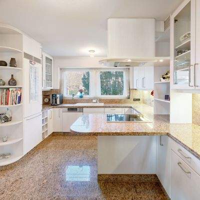 Hochwertige Einbauküche