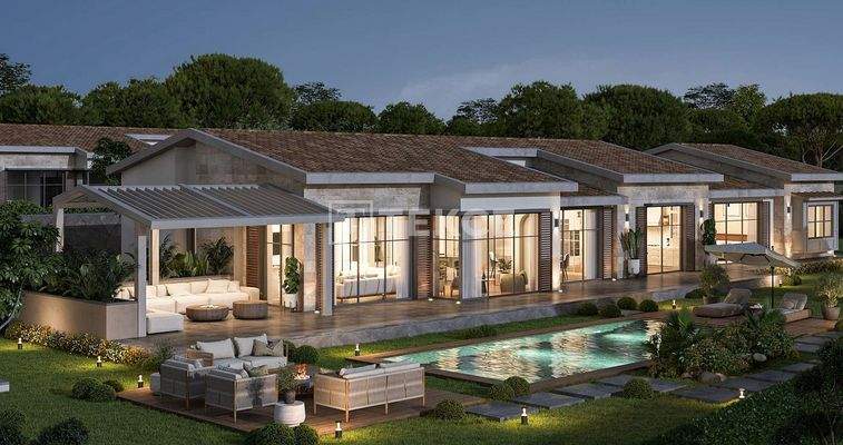 Detached Single-Floor Villas with Pool in İzmir