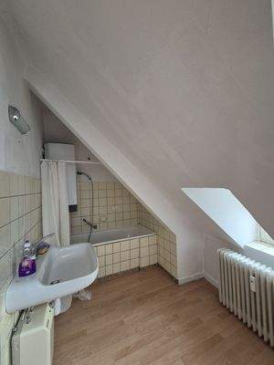 Apartment 2 Tageslichtbad mit Dusch-Badewannenkombination