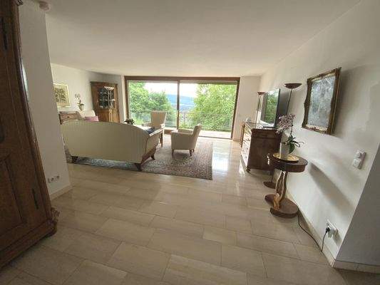 Blick ins Wohnzimmer