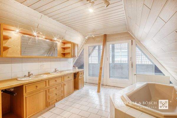 Das Badezimmer ist eine wahre Wohlfühloase