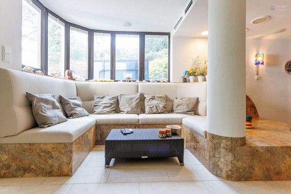 Relaxbereich Poolbereich