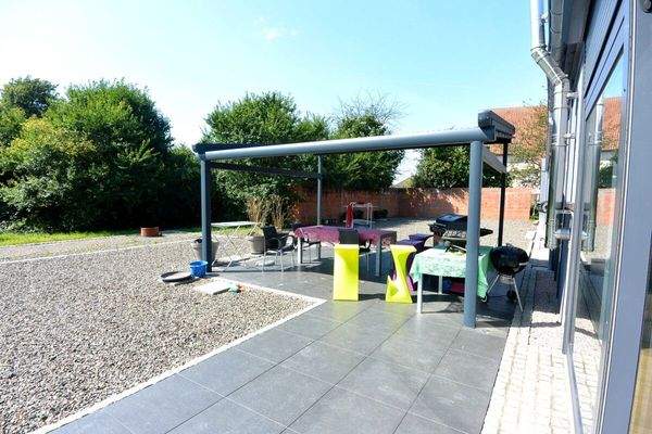 25  Riesige Terrasse