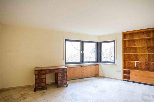 1 von 3 Schlaf-/Kinder-/Gästezimmern UG