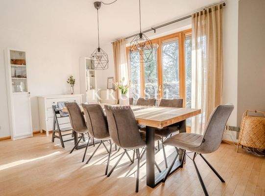 ... gemütlichem, stylischen Holzboden...