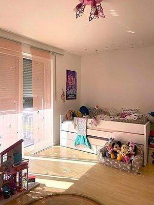 Kinderzimmer mit Südbalkon