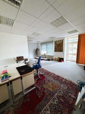 Großer heller Büroraum