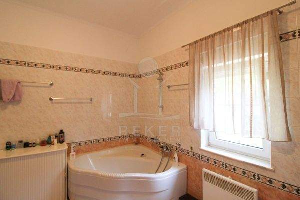 Die luxuriöse Eckbadewanne