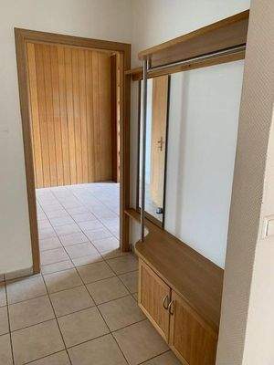 Flur mit eingebauter Garderobe