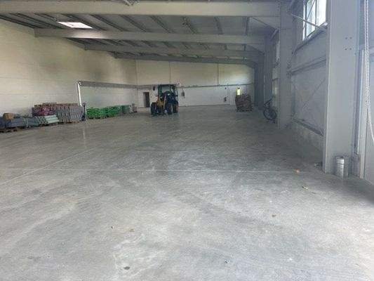 Halle mit Fußbodenheizung