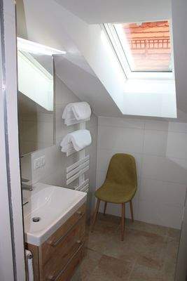 Badezimmer mit Fenster