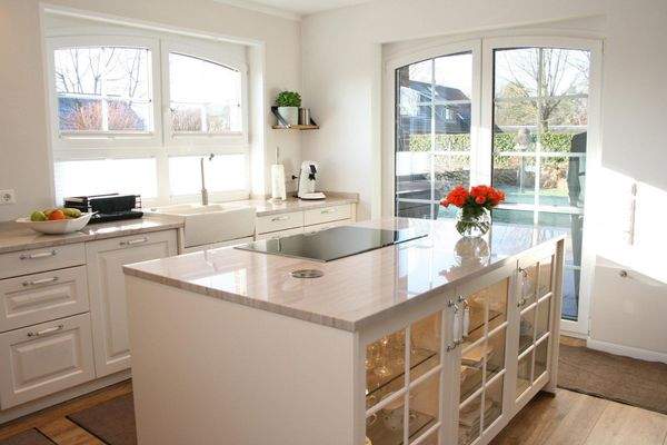 mit dimmbaren Deckenleuchten