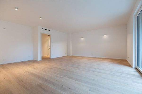 Der Wohn-/Koch-/Essbereich ...