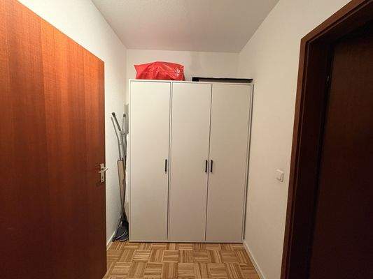 weiterer Flur mit viel Platz