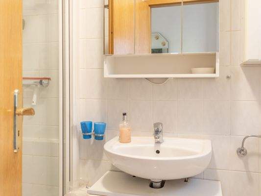 Badezimmer mit Dusche 