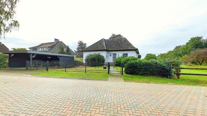 Hausansicht von der Straße