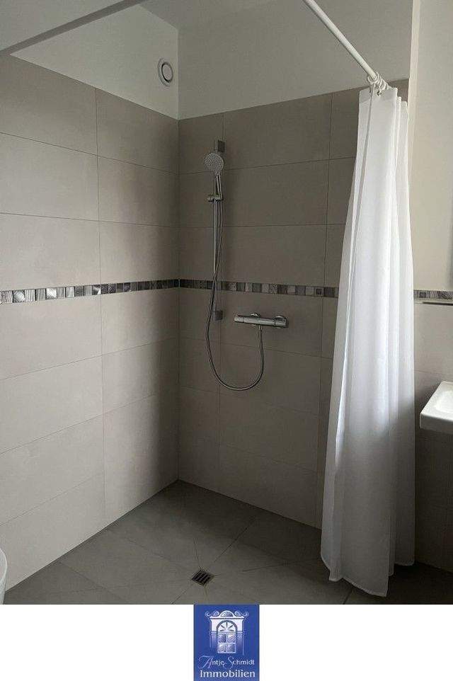 Dachtraum im Neubau mit Fußbodenheizung, großem Balkon, EBK, Lift! Erstbezug! - Photo 2