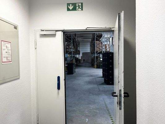 Zugang Büro / Halle