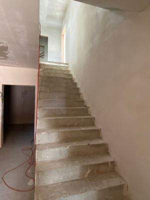 Wohnhaus links teilfertiggestellt