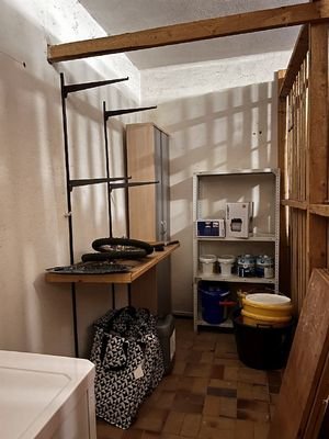 Kellerraum zur Wohnung mit Stromaschluss