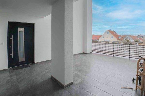 Überdachter Eingangsbereich