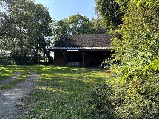 Nebengebäude / Carport