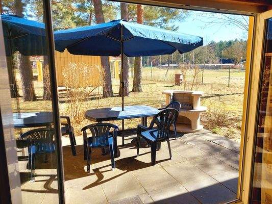 Terrasse mit Grill und weitem Blick