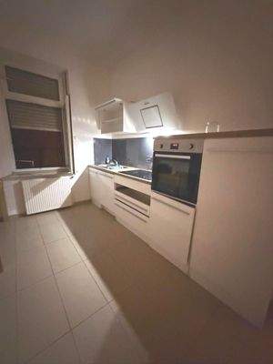 Moderne Küche mit Geräten