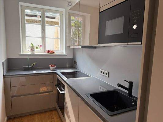 Hochwertige, neue Einbauküche 