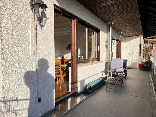 Südseite Balkon vor dem Wohnzimmer
