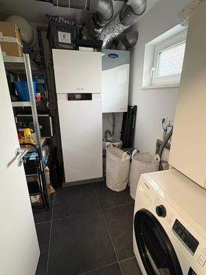 HWR mit Platz für WM u.a. Heizung 