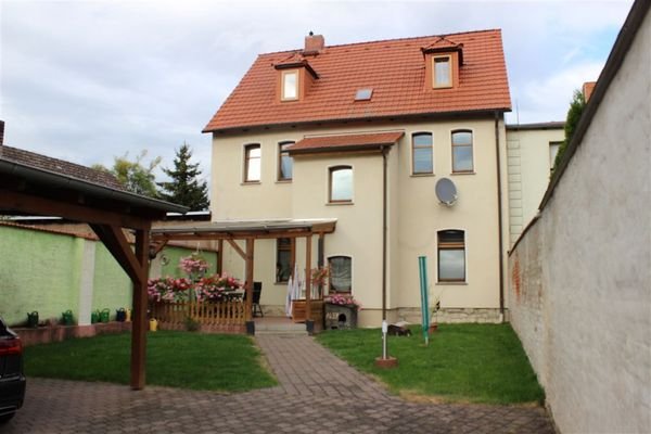 Außenansicht Haus-Carport