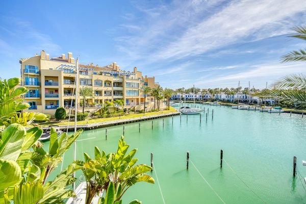 Traumhafte Wohnung auf einer Insel im Yachthafen von Sotogrande