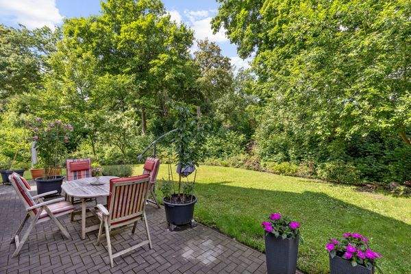 Umlaufende Terrasse in Südwest-Austichtung