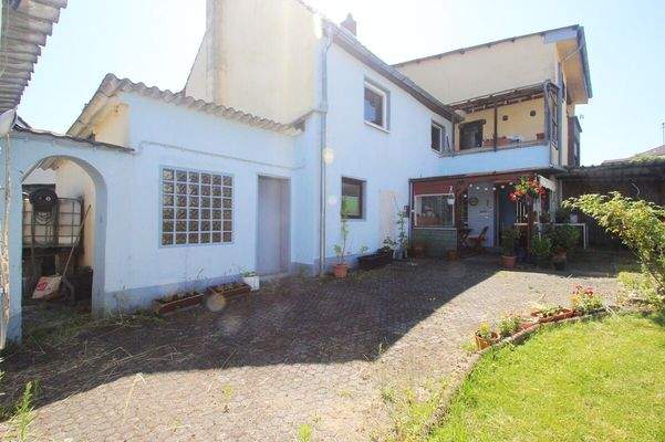 Wohnhaus mit 3 Mieteinheiten zentral in Königswinter-Thomasberg 